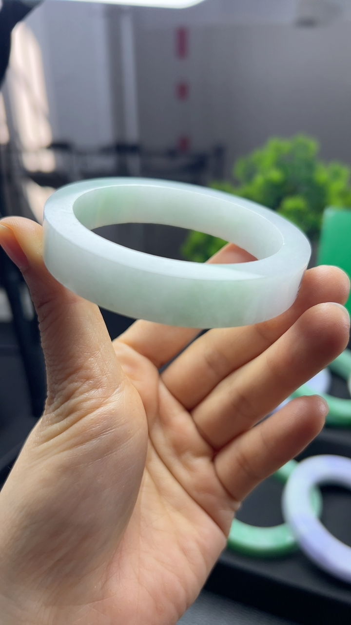 甄选高端翡翠精品手镯特价