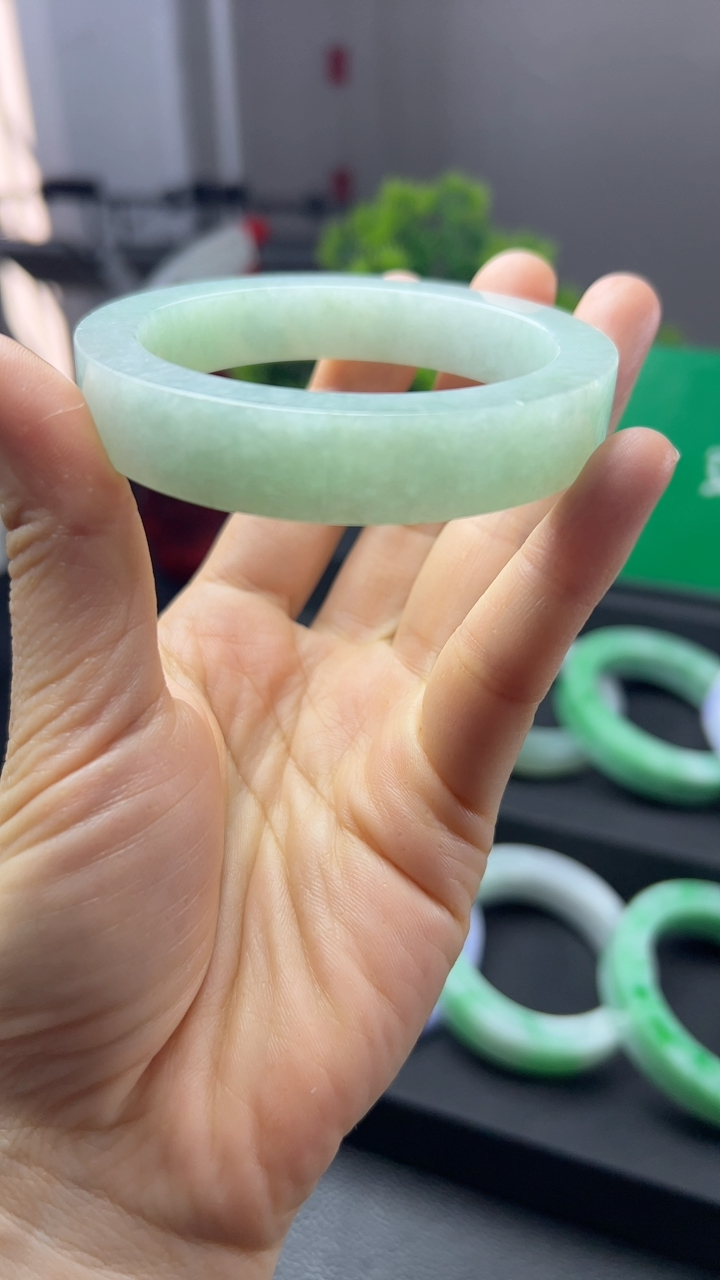 甄选高端翡翠精品手镯特价