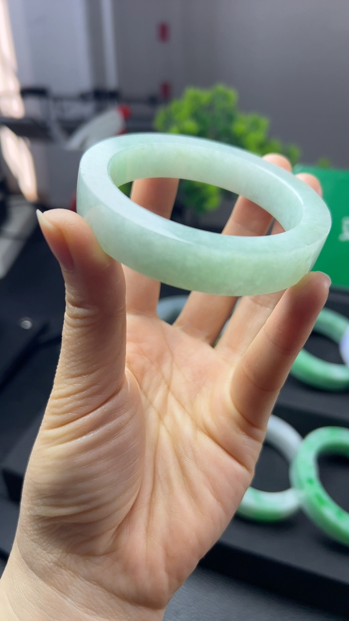 甄选高端翡翠精品手镯特价