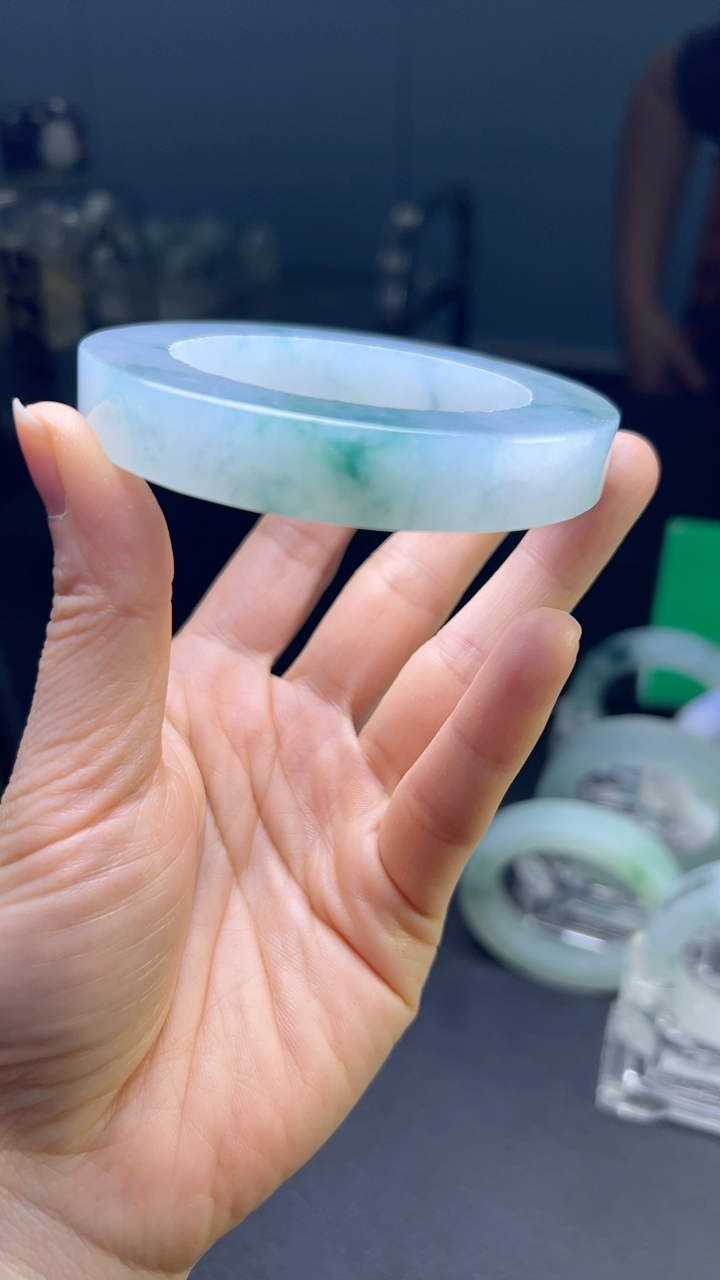 甄选高端翡翠精品手镯捡漏