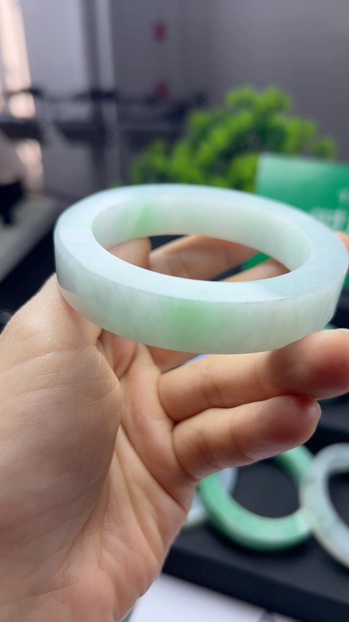 甄选高端翡翠精品手镯特价