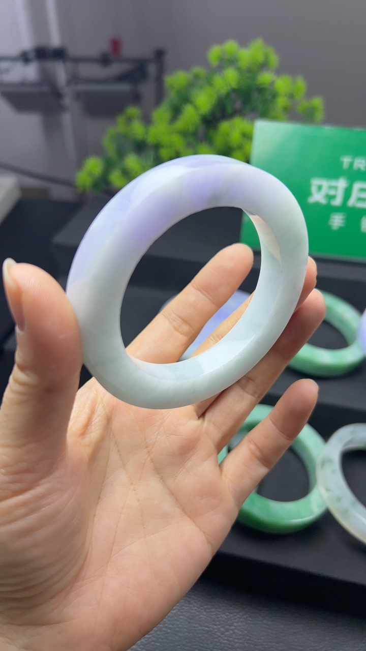 甄选高端翡翠精品手镯