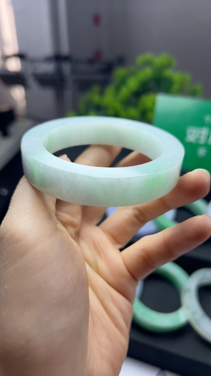 甄选高端翡翠精品手镯特价