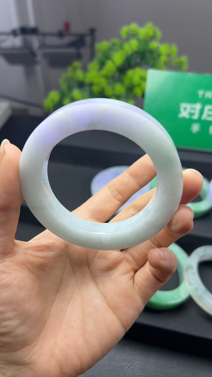 甄选高端翡翠精品手镯