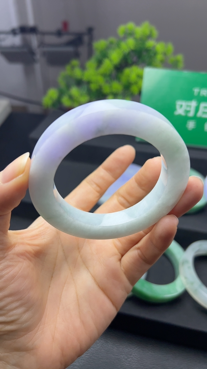 甄选高端翡翠精品手镯