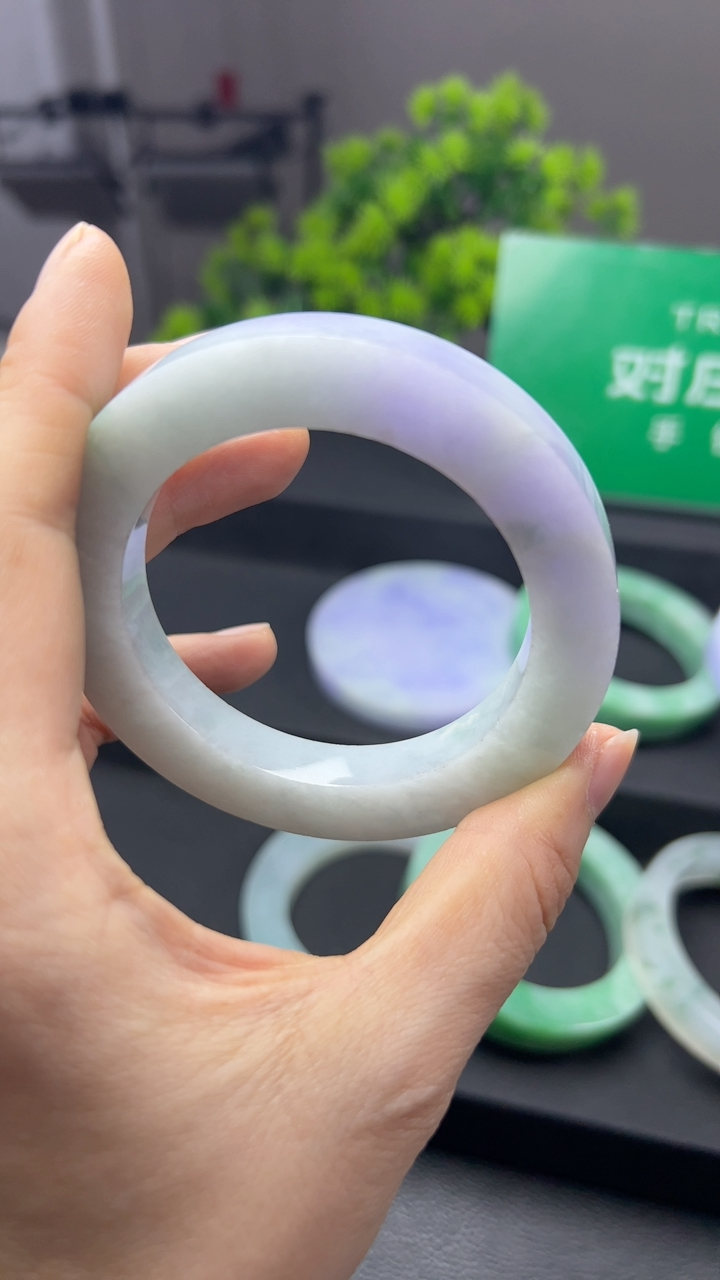甄选高端翡翠精品手镯