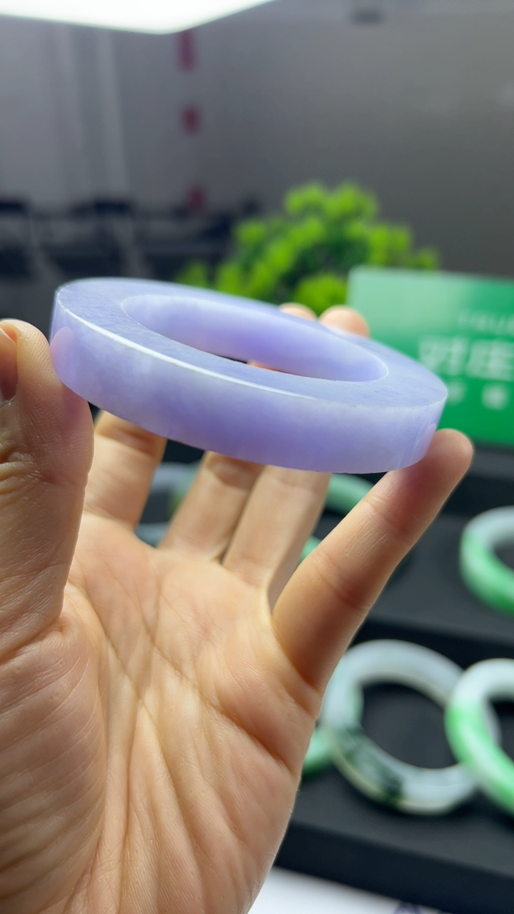甄选高端翡翠精品手镯浓紫放漏