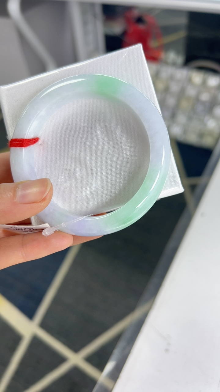 甄选高端翡翠精品手镯