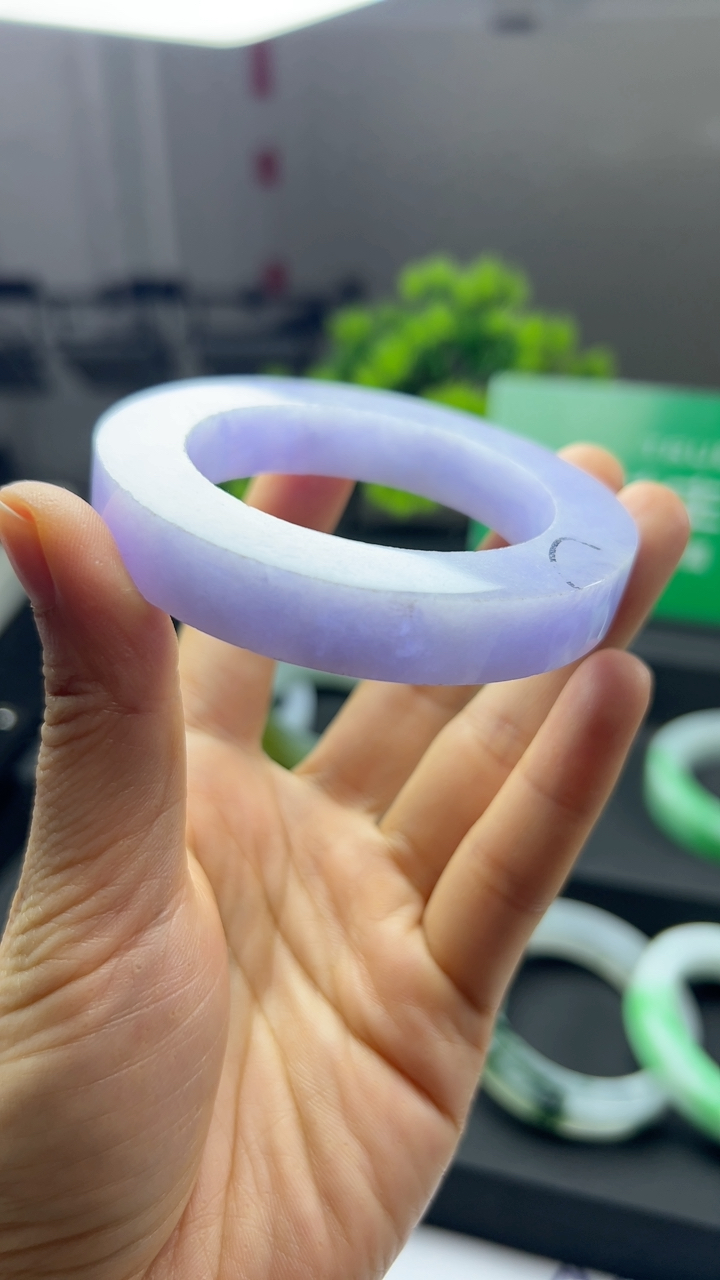 甄选高端翡翠精品手镯浓紫放漏