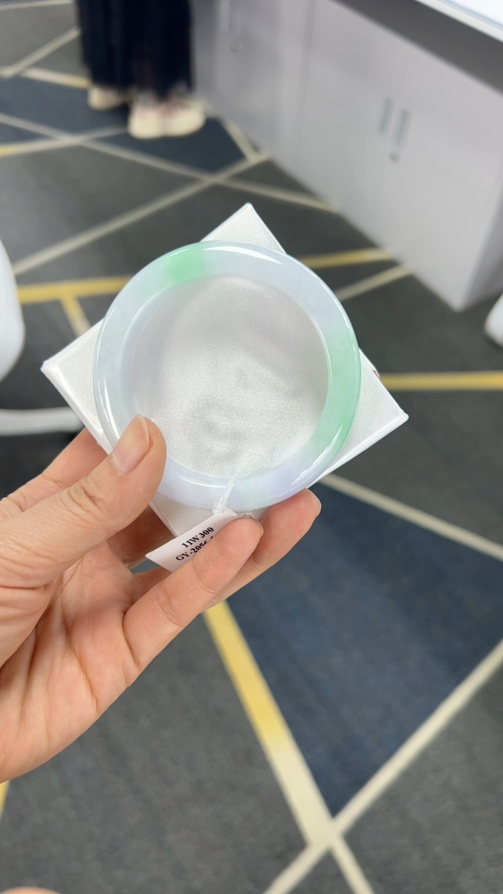 甄选高端翡翠精品手镯