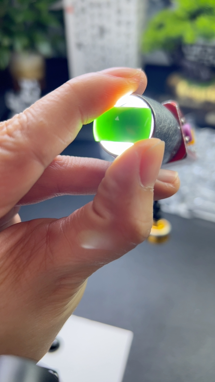 甄选高端翡翠精品戒面