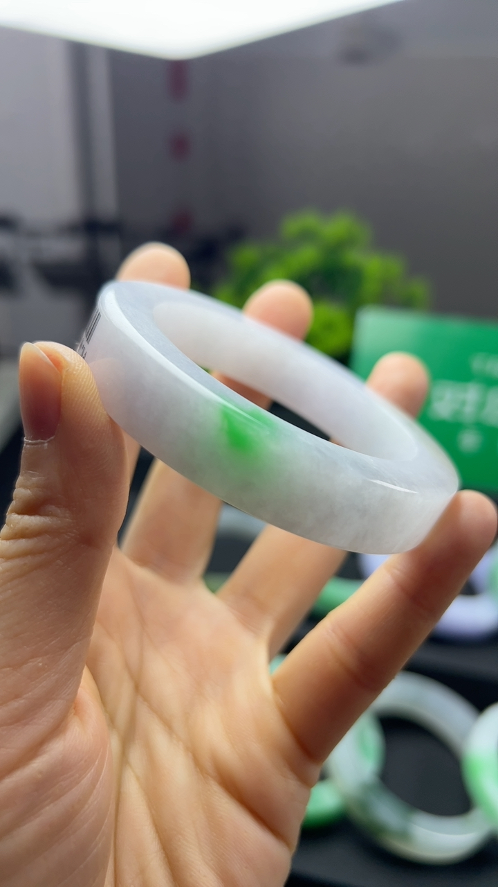 糯化种飘绿手镯特价