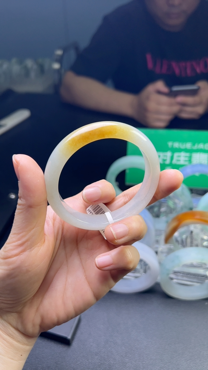 甄选高端翡翠精品手镯