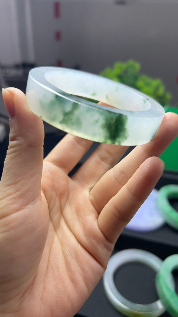 甄选高端翡翠精品手镯
