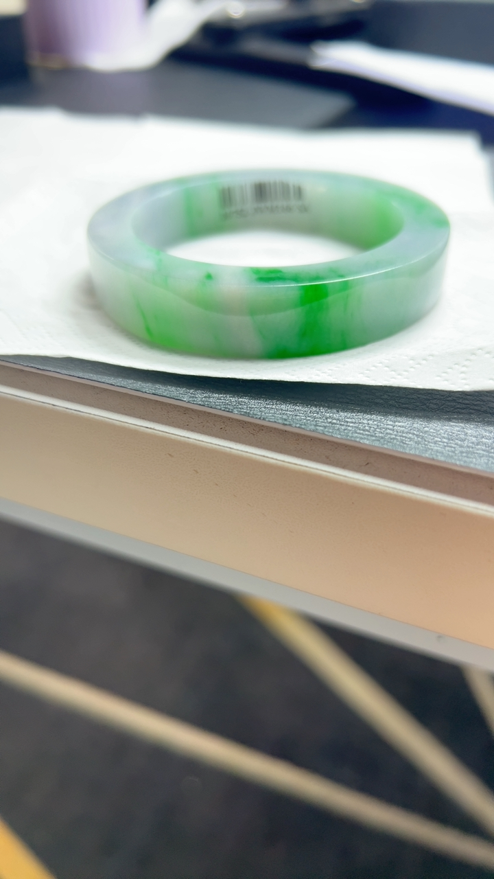 甄选高端翡翠精品手镯