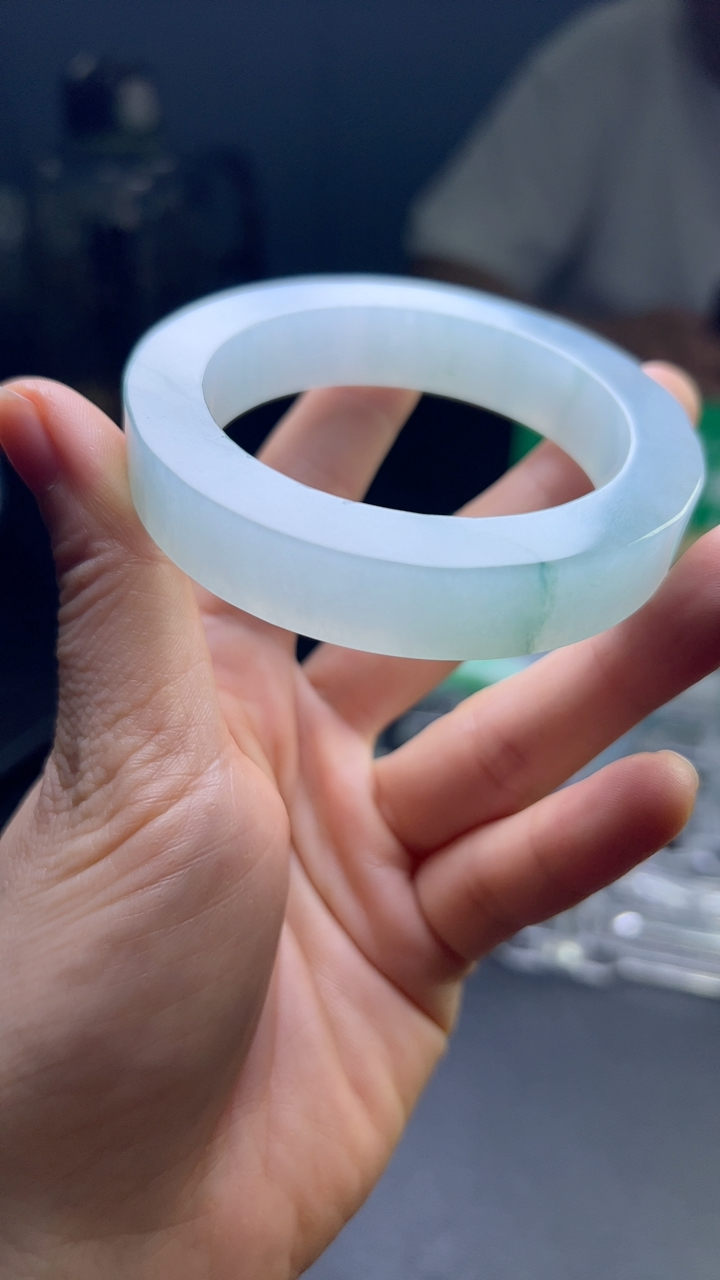 甄选高端翡翠精品手镯