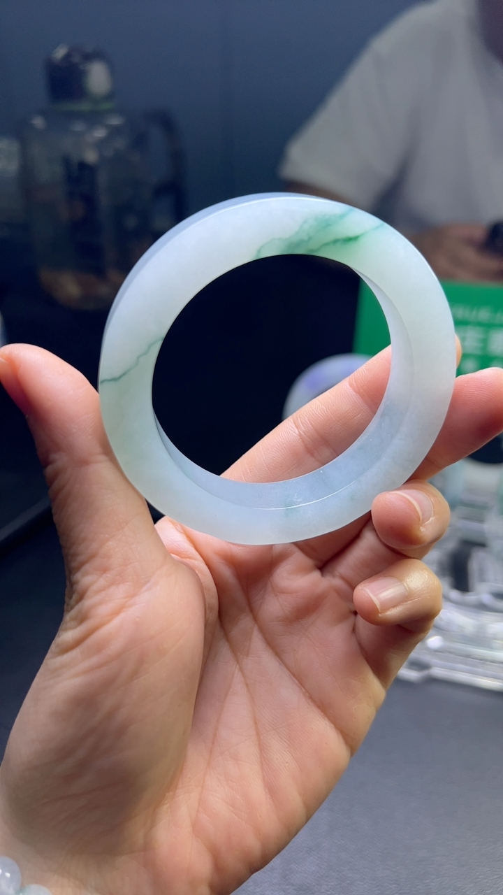 甄选高端翡翠精品手镯