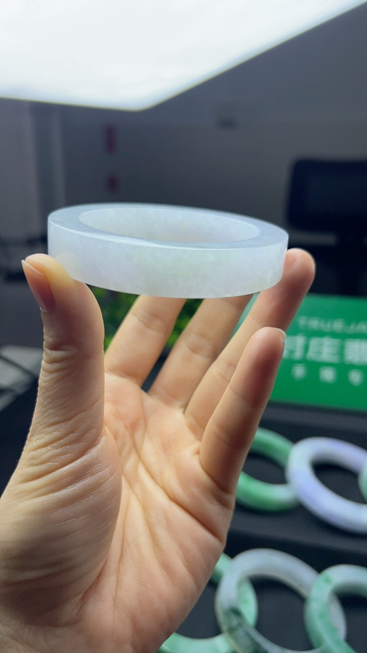 甄选高端翡翠精品手镯特价