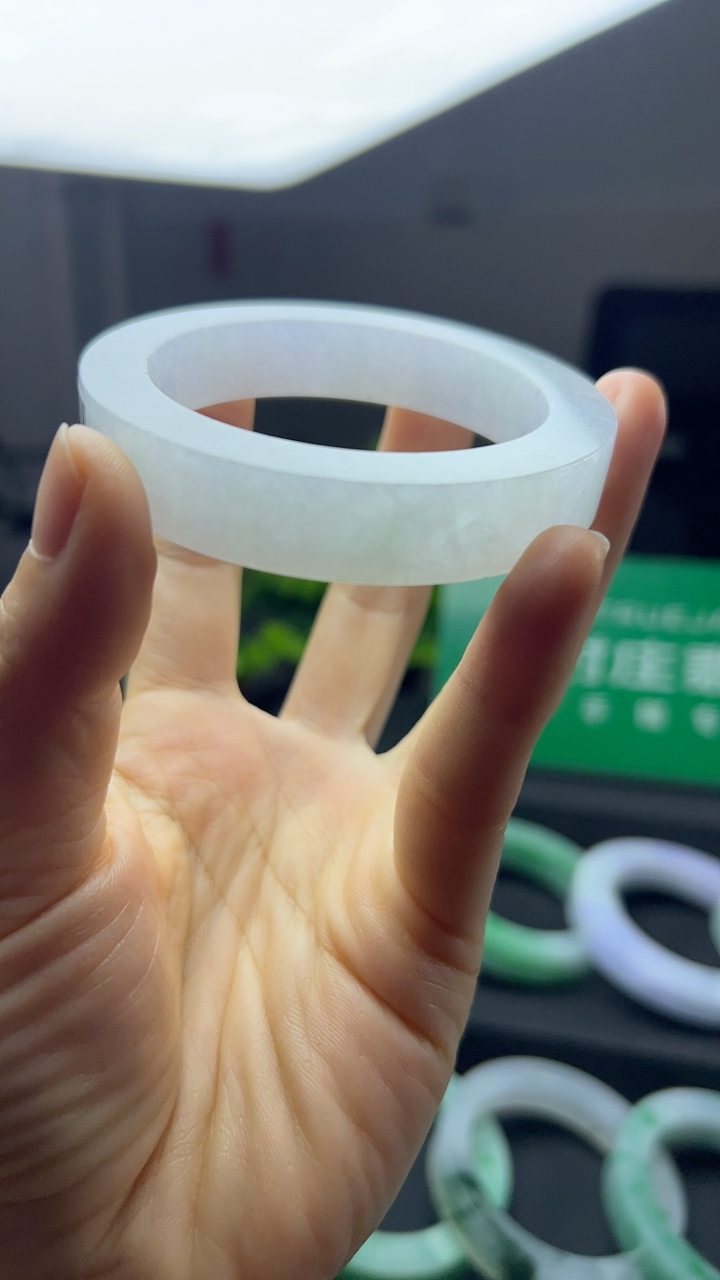 甄选高端翡翠精品手镯特价