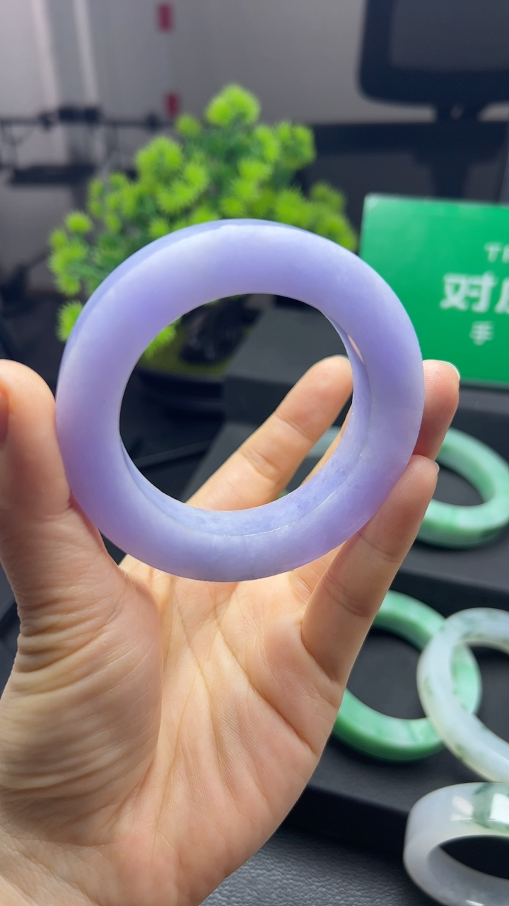 甄选高端翡翠精品手镯