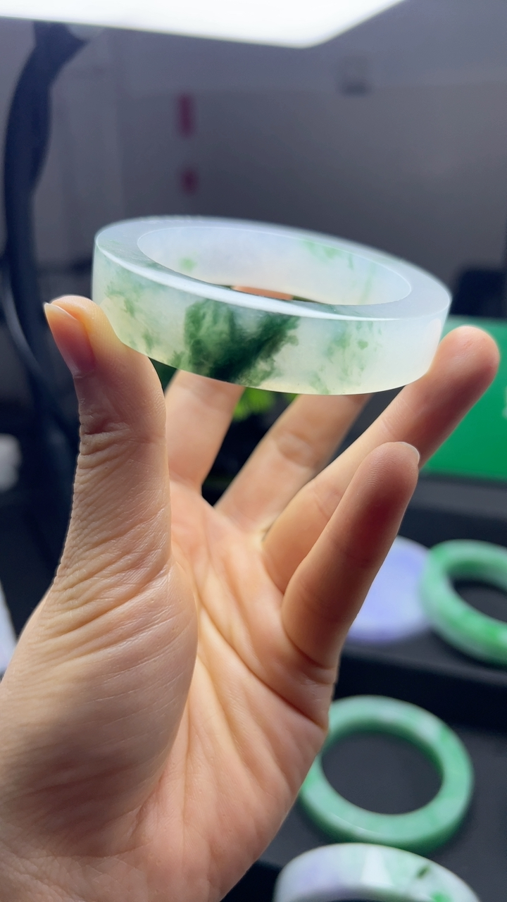 甄选高端翡翠精品手镯
