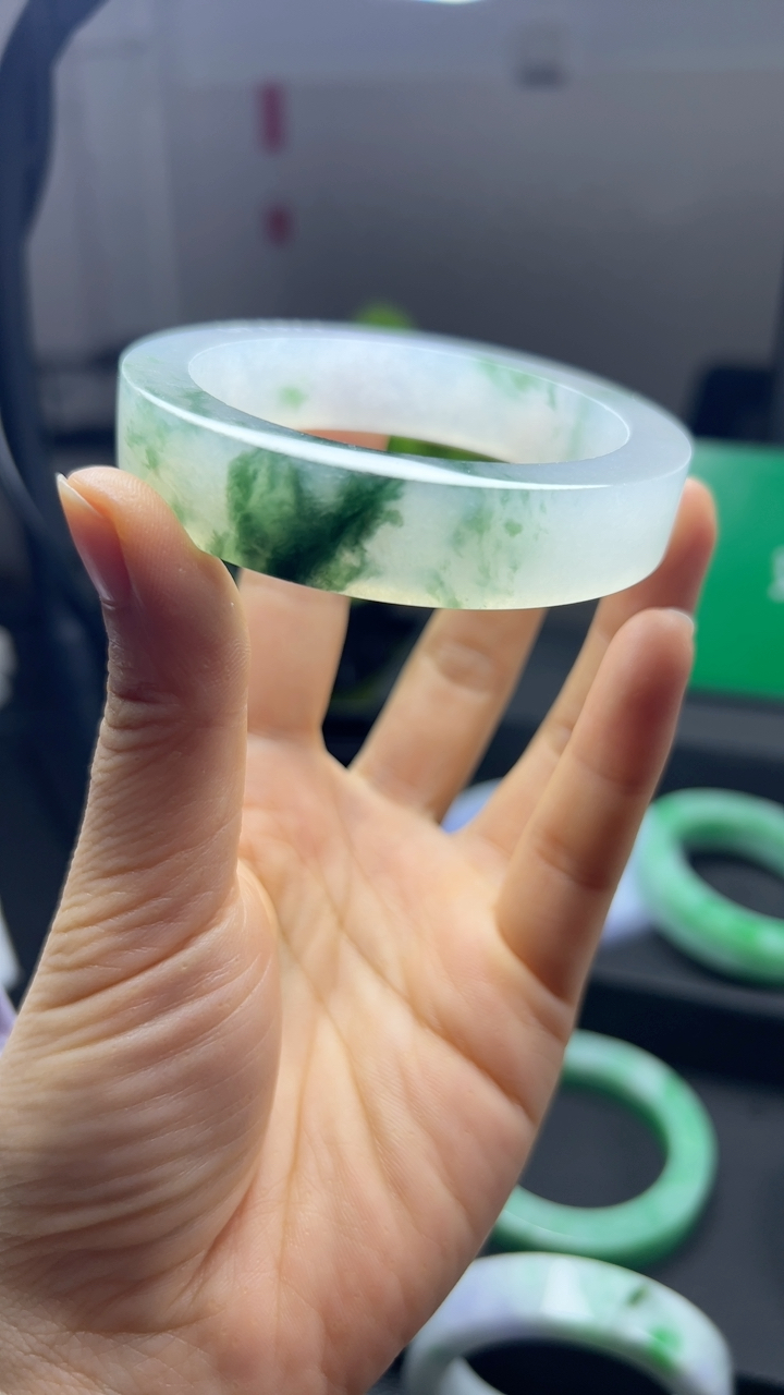 甄选高端翡翠精品手镯