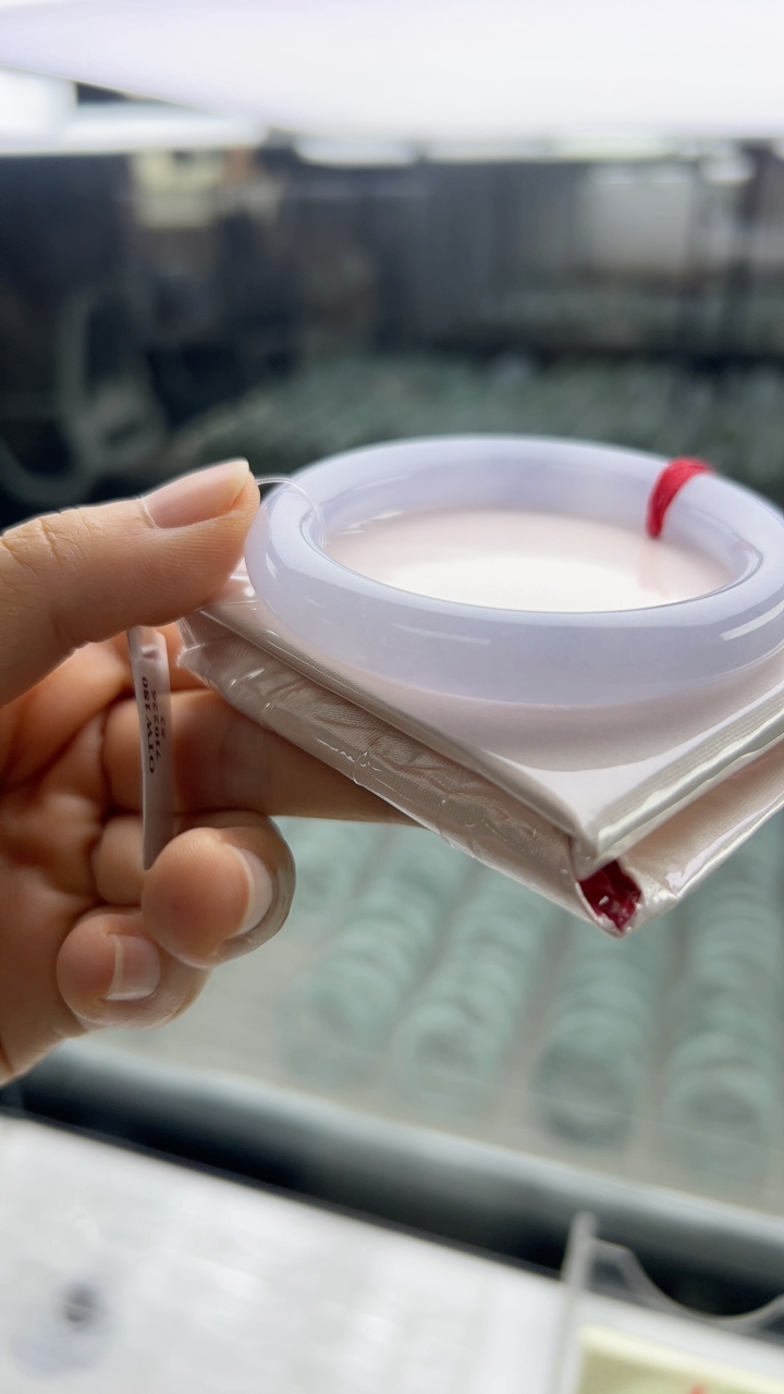 甄选高端翡翠精品手镯