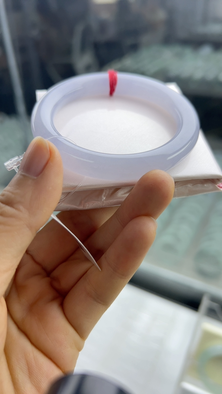 甄选高端翡翠精品手镯