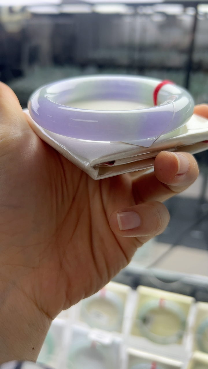 甄选高端翡翠精品手镯