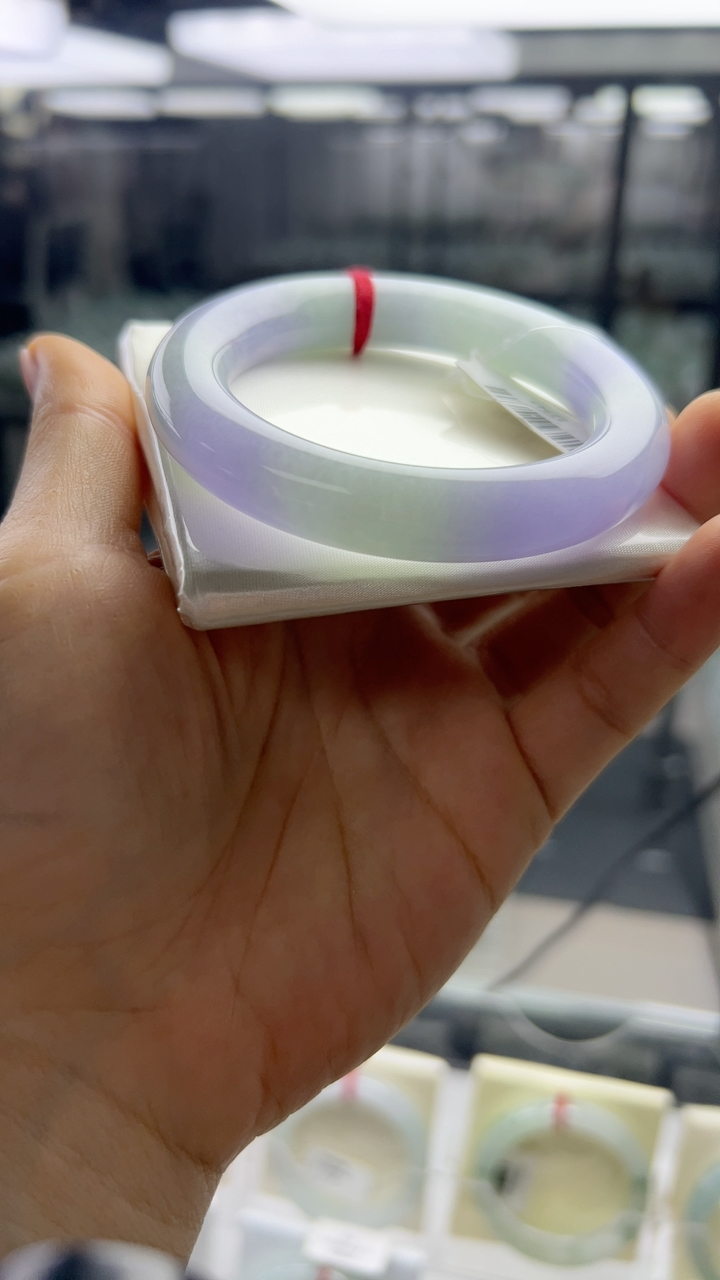 甄选高端翡翠精品手镯