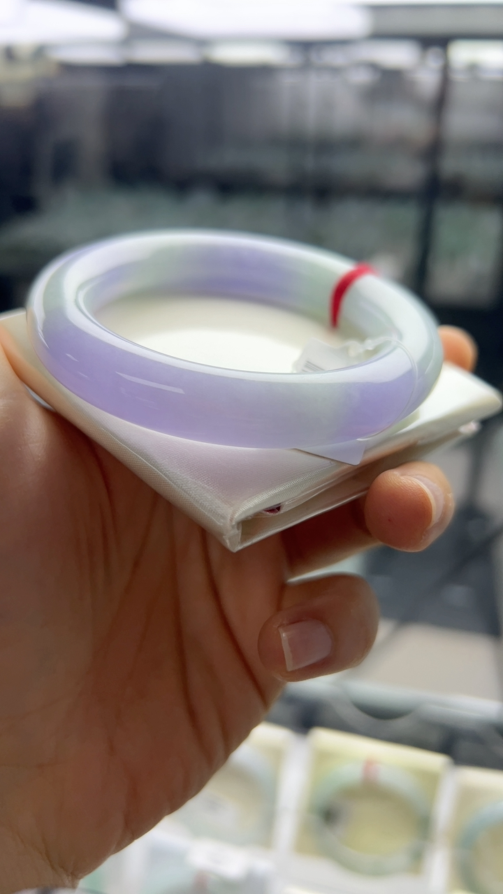 甄选高端翡翠精品手镯