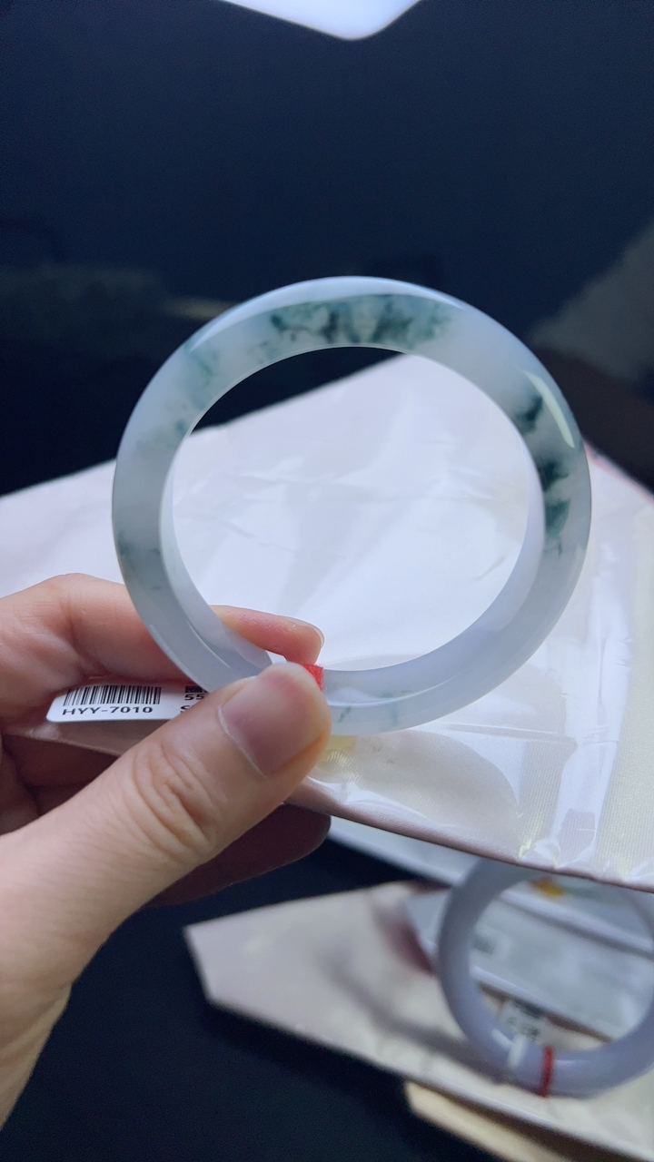 甄选高端翡翠精品手镯