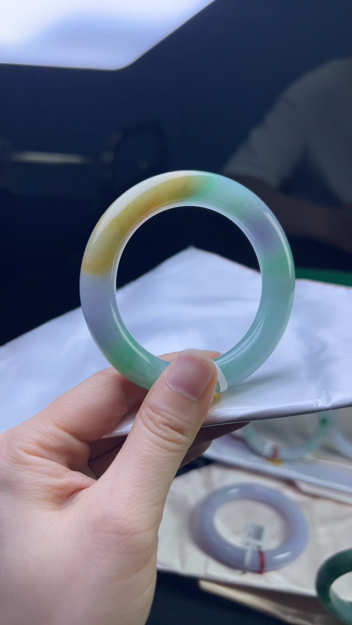 甄选高端翡翠精品手镯