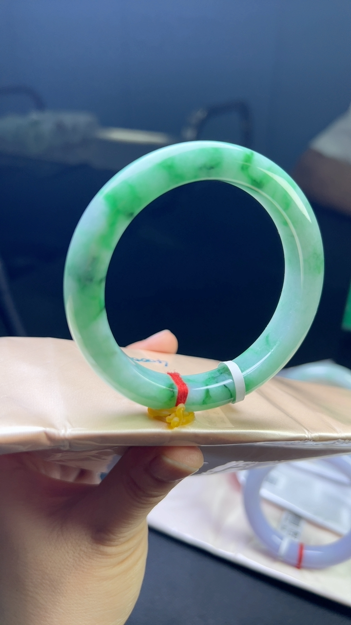 糯化种飘绿手镯