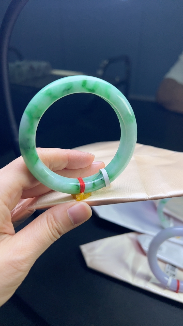 糯化种飘绿手镯