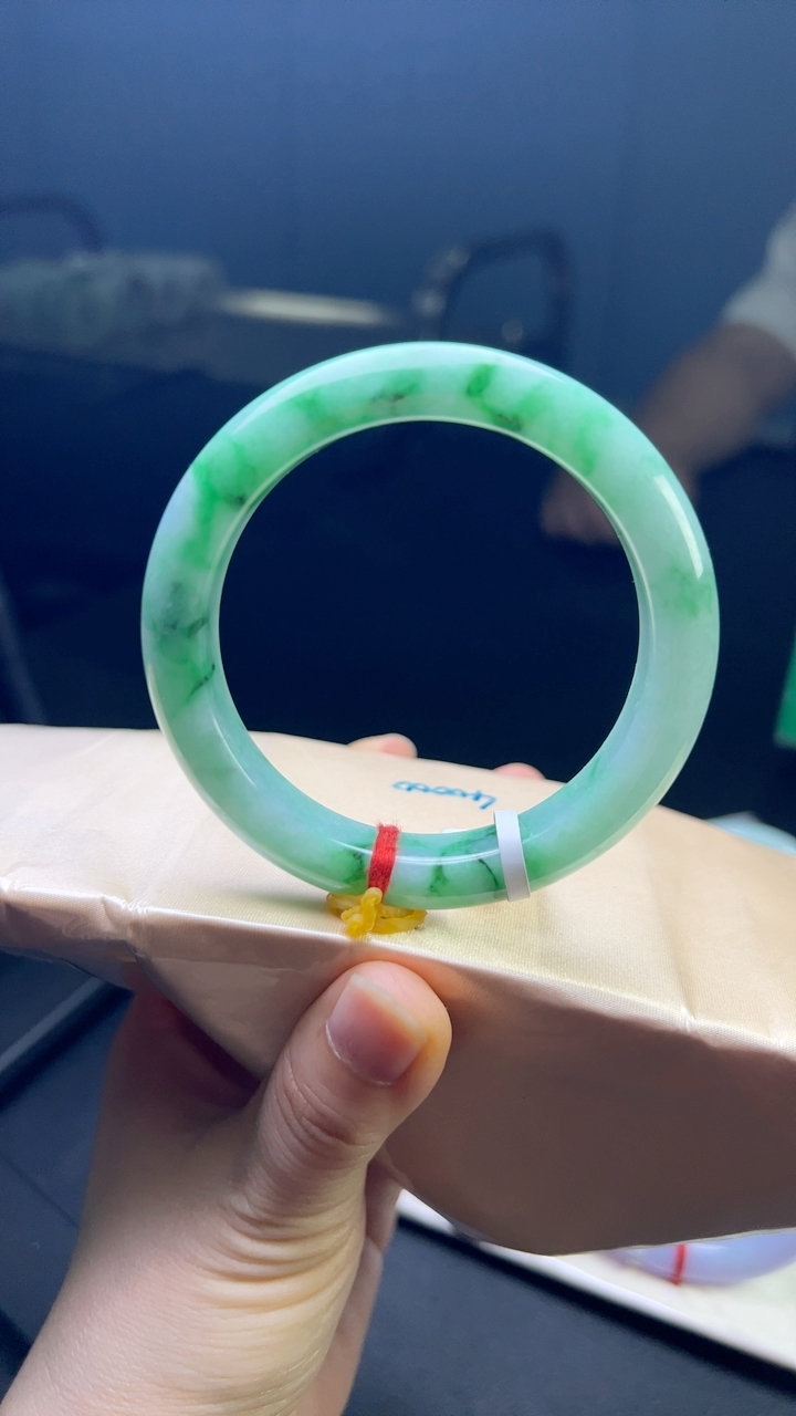 糯化种飘绿手镯