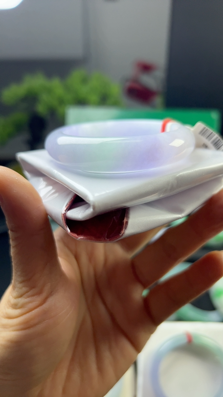 甄选高端翡翠精品手镯