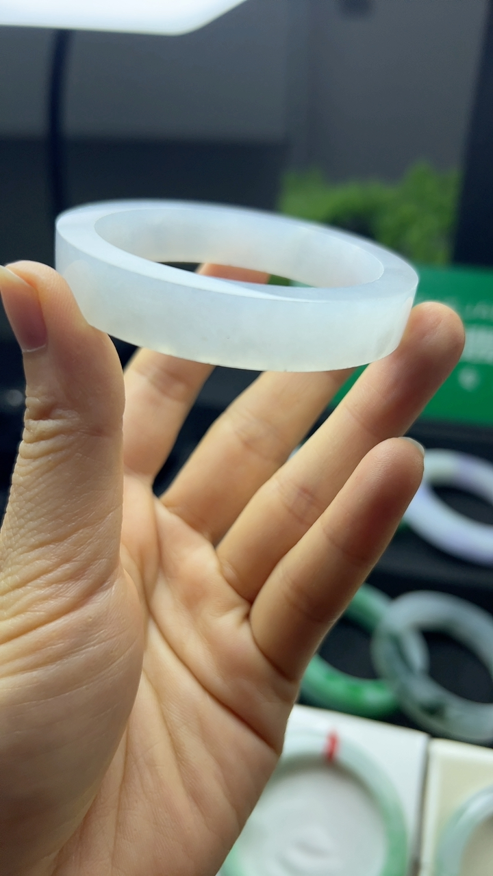 甄选高端翡翠精品手镯特价