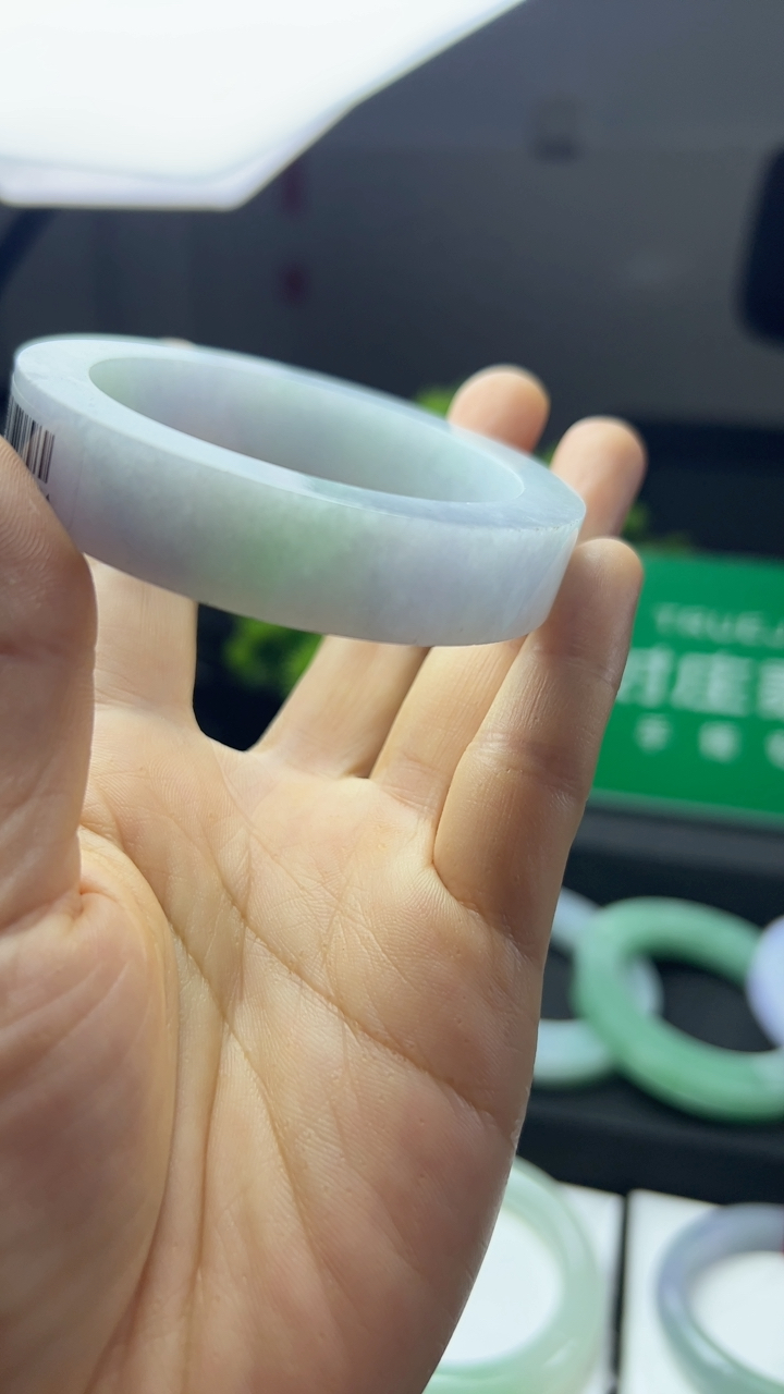 甄选高端翡翠精品手镯特价