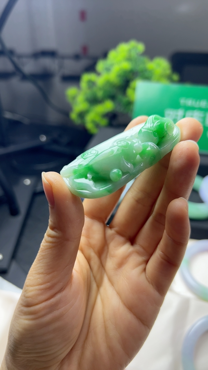 甄选高端翡翠精品挂件