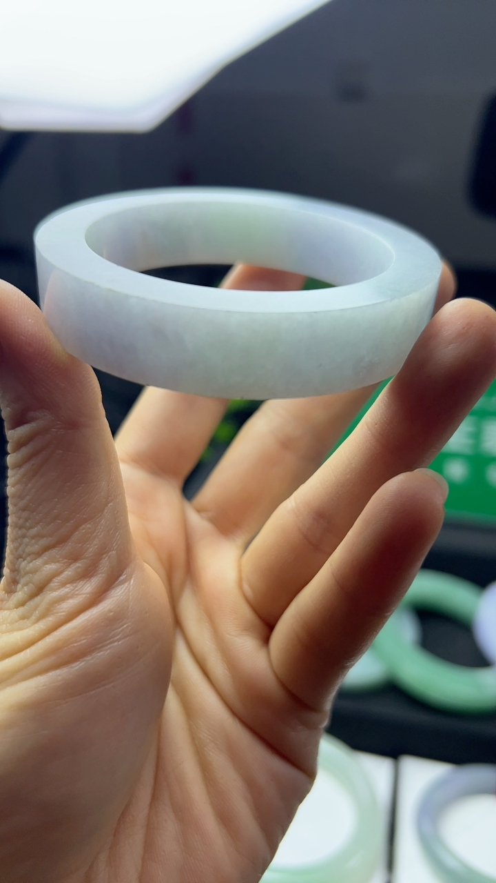 甄选高端翡翠精品手镯特价