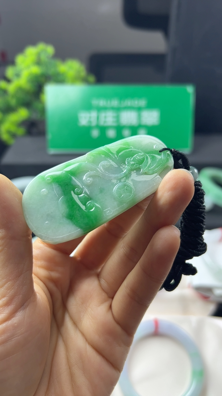 甄选高端翡翠精品挂件