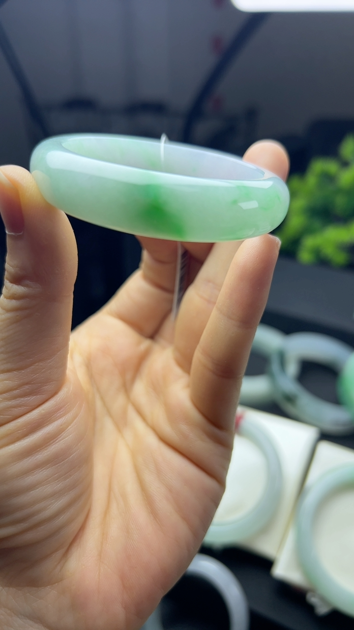 甄选高端翡翠精品手镯捡漏