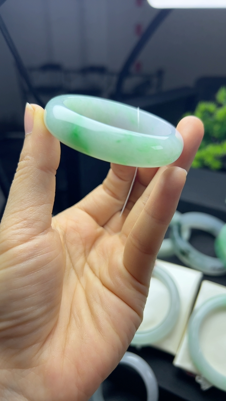甄选高端翡翠精品手镯捡漏