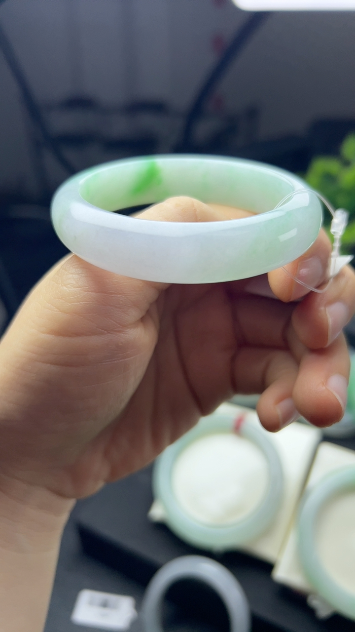 甄选高端翡翠精品手镯捡漏