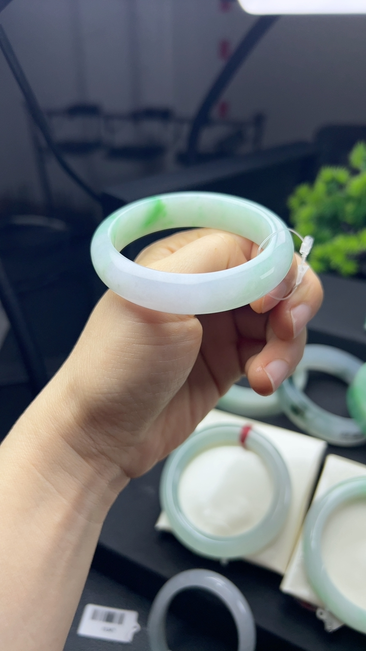 甄选高端翡翠精品手镯捡漏
