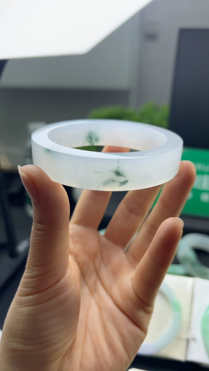 甄选高端翡翠精品手镯