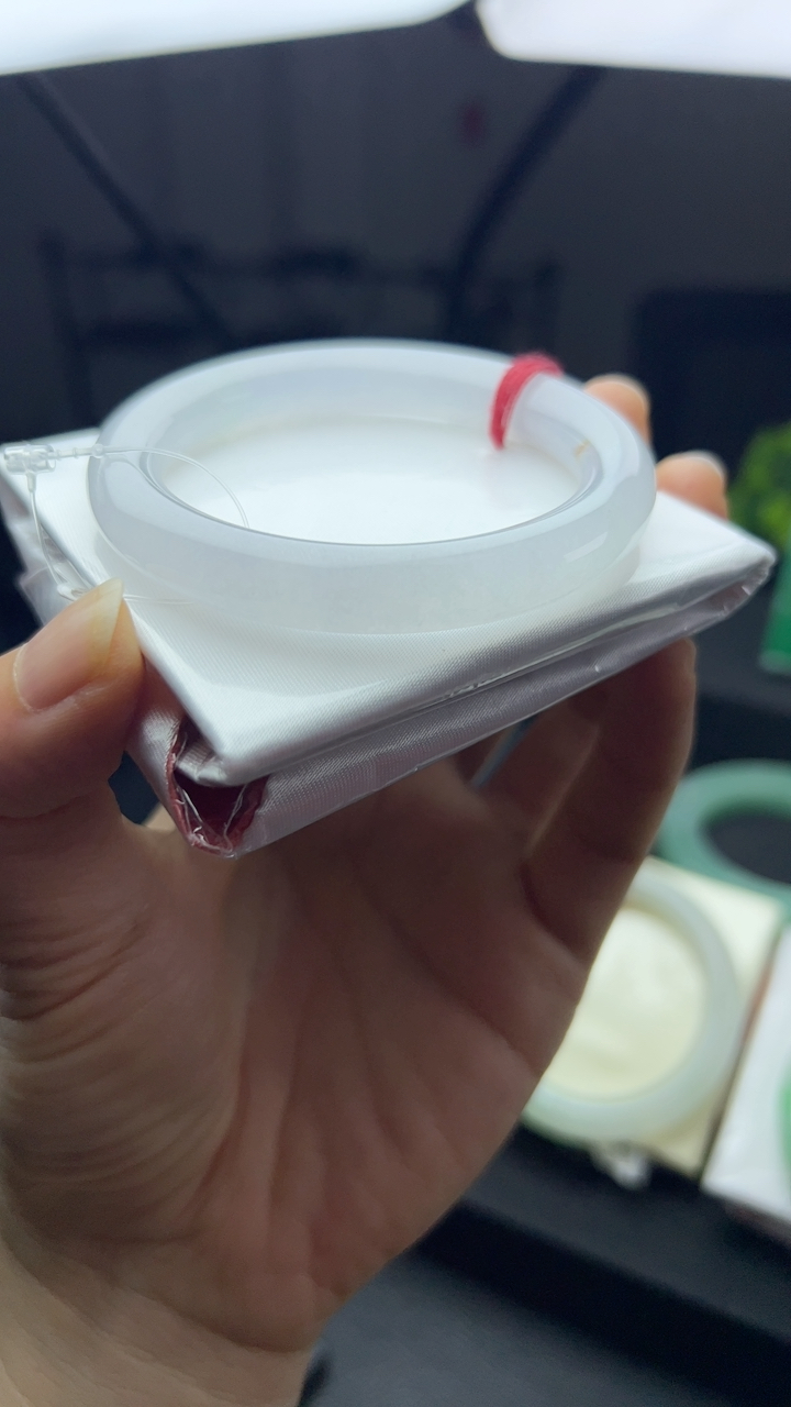 甄选高端翡翠精品手镯特价