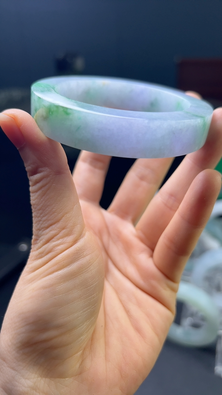 甄选高端翡翠精品手镯