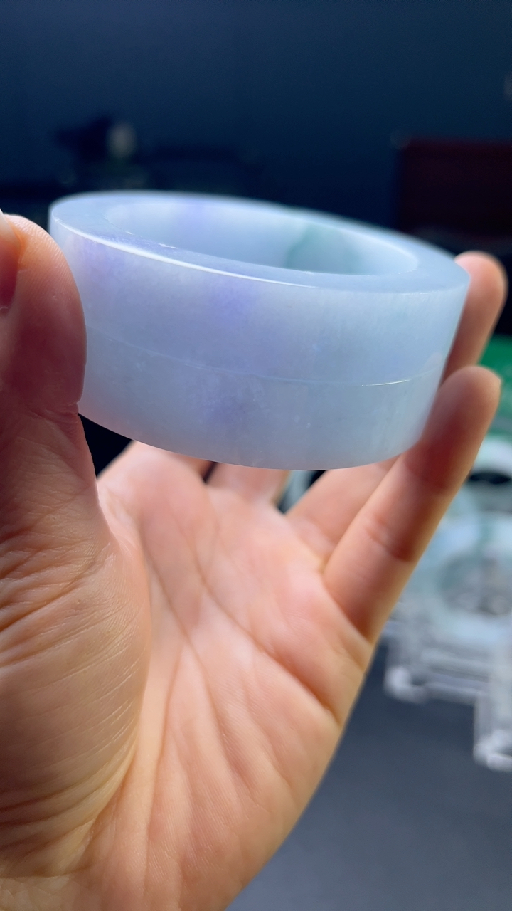 甄选高端翡翠精品手镯